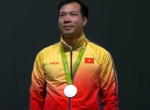 Hoàng Xuân Vinh đạt huy chương bạc tại nội dung 50m súng ngắn