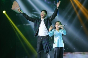 Noo Phước Thịnh rất hào hứng khi nghe học trò của mình thể hiện thành công ca khúc.