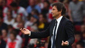 Huấn luyện viên Antonio Conte cho rằng Chelsea chỉ mạnh trên giấy tờ
