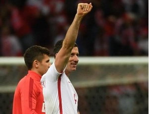 Lewandowski lập hat-trick, Muller ghi cú đúp tại vòng loại World Cup