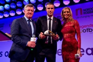 Van Persie nhận giải thưởng Legends of Football
